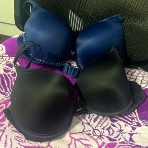 2 Victoria Secret very sexy push up bras with bling and dbl straps Size 38D